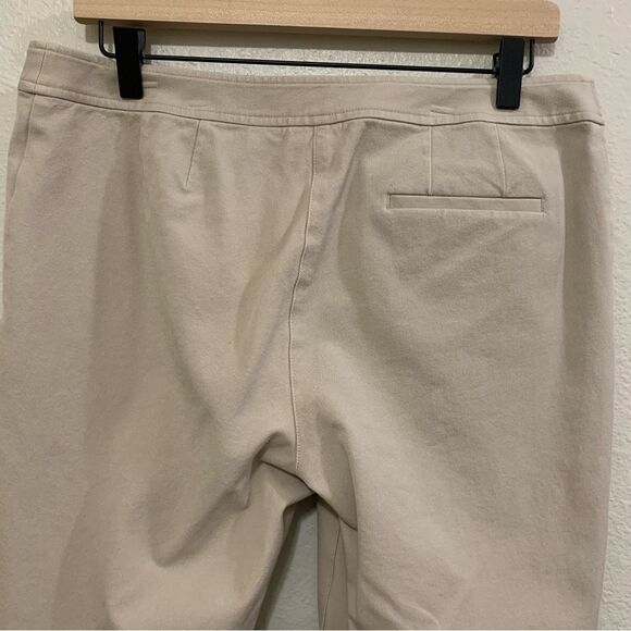 CHICO’S Crop pants women’s size 1.5 or  M/10 Tan flat front wide leg. - Picture 5 of 13